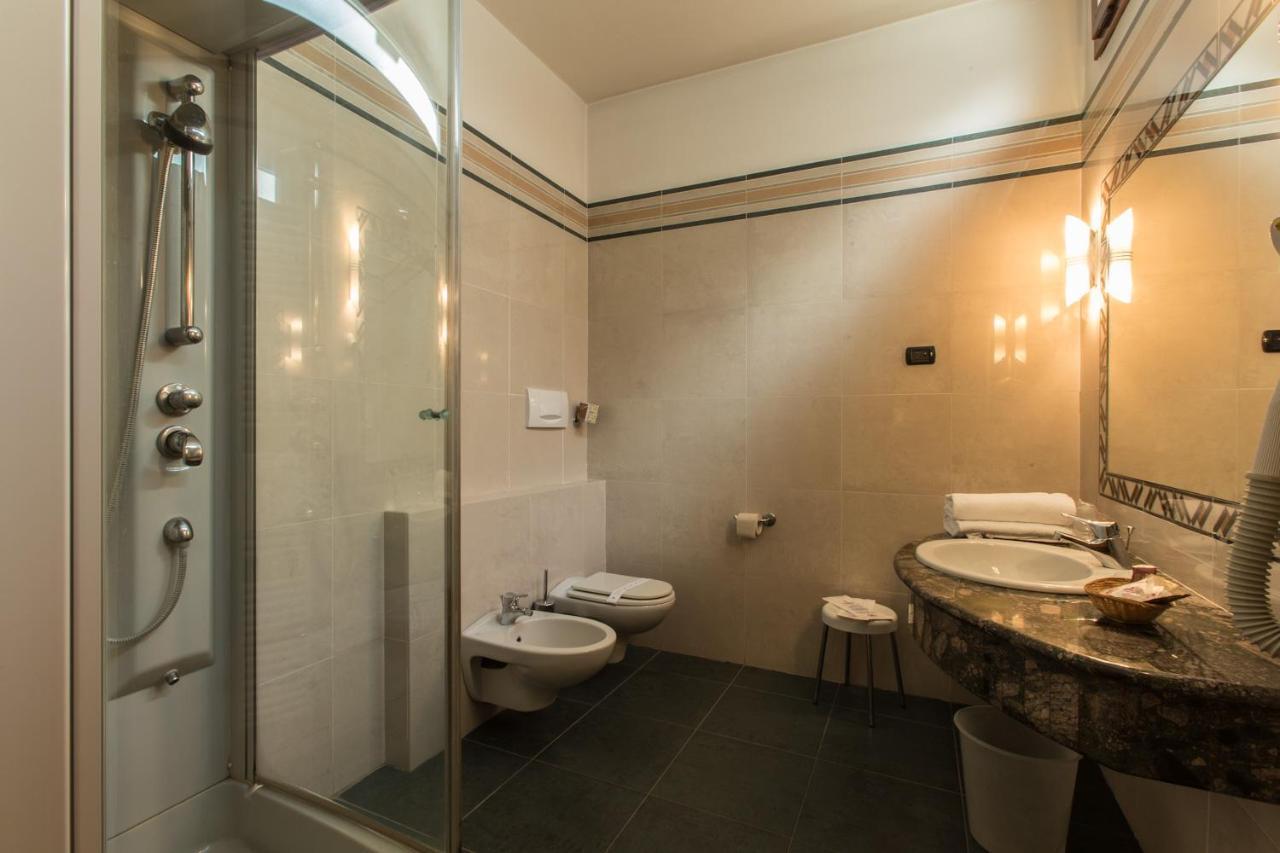 แอร์พอร์ต โฮเต็ล มัลเปนซา Hotel Lonate Pozzolo ภายนอก รูปภาพ